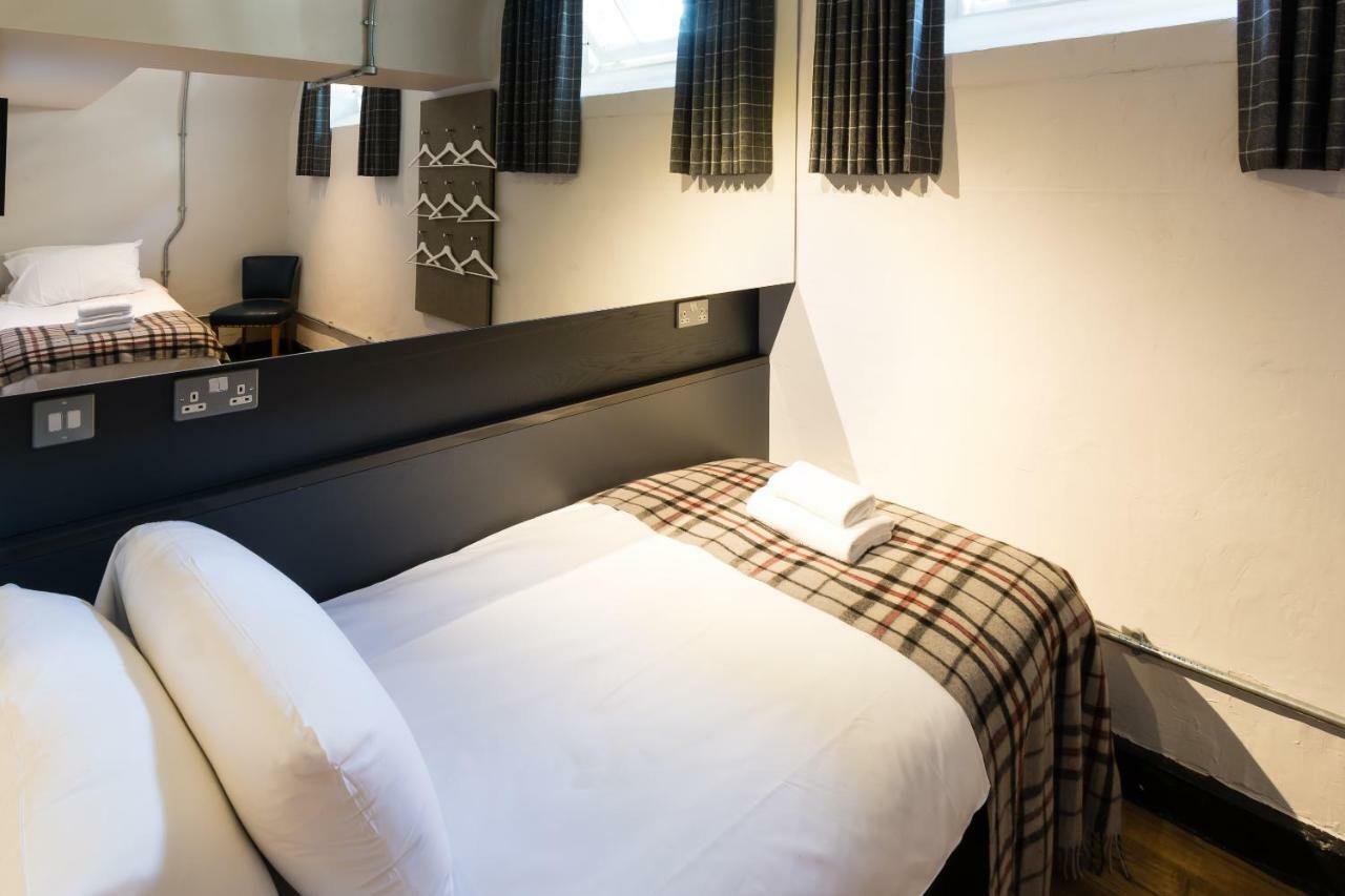 Albergue Code Pod - The Court - *